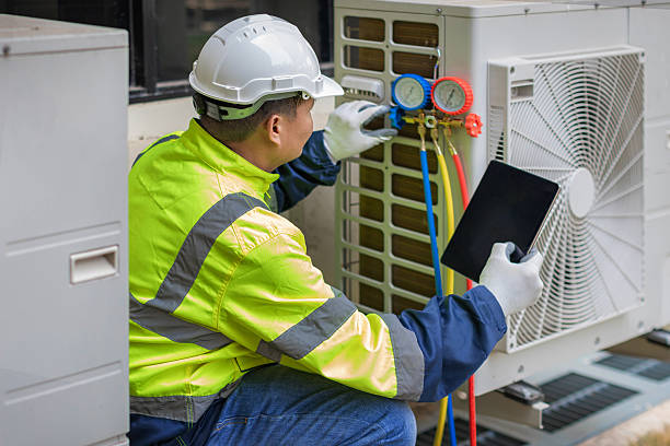 Professional Heat Pump Repair technician working in Holt, FL